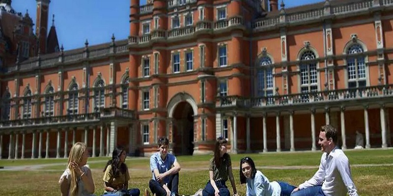 Royal Holloway International Undergraduate Scholarship 2027 – £3,000 Tuition Fee Reduction for International Students in the UK