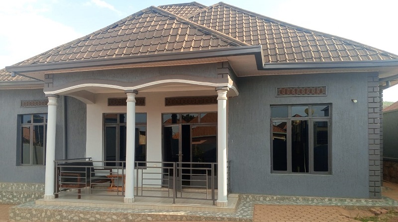 INZU NZIZA Y’IBYUMBA 4 + SALON + SALLE À MANGER + TOILETTE 2 + DOUCHE 2 IGURISHWA I MASAKA REBERO KW